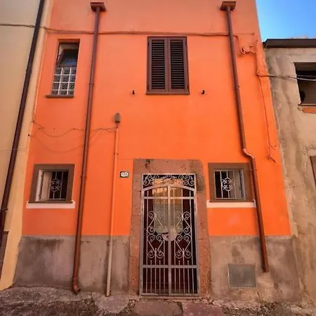 A Due Passi Dal Castello *