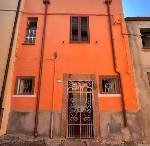 A Due Passi Dal Castello *